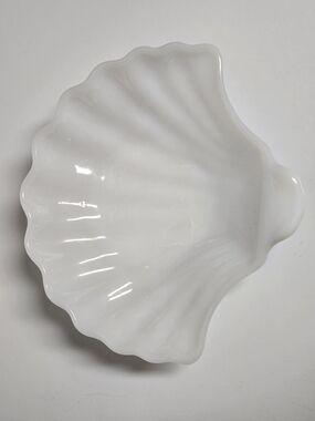 Anchor Hocking Milk Glass Shell-Shaped Dish